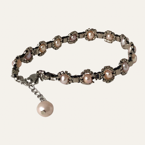 Beaded jewellery (jewelry): Pearl bracelet, freshwater pearl with fine beadwork in silver tone