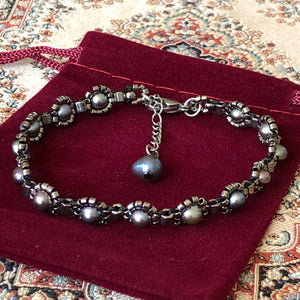 Beaded jewellery (jewelry): Pearl bracelet, freshwater blue pearl with fine beadwork in silver tone